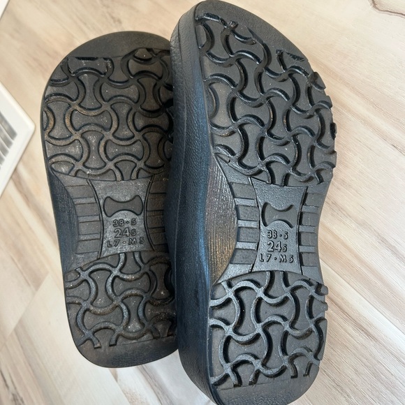 Birkenstock Black Clogs - Picture 5 of 5